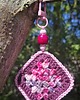 breloki Brelok "Kwadrat Babuni" granny square jagodowy