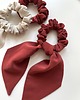 gumki do włosów Bordowa Scrunchie Wilma z odwiązywaną szarfą