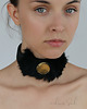chokery CHOKER czarny ze skóry, skóra naturalna złota broszka futro Glamour