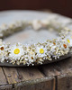 Ślubne ozdoby do włosów Wianek na głowę z stabilizowanych i suszonych  kwiatów z stokrotkami