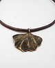 naszyjniki - inne Liść naszyjnik na rzemieniu Black