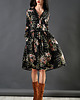 sukienki midi damskie Czarna sukienka w kwiaty PALOMA