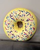 poduszki z grafiką Poduszka Pączek Mały Donut Żółty Z Posypką