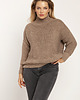 swetry damskie  Obszerny sweter z golfem - SWE246 mocca