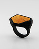 pierścionek z żywicy Czarny pierścionek FRAME z pomarańczowym bursztynem
