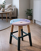 stołki Drewniany taboret w stylu pastel vintage - wyjątkowa ozdoba mieszkania