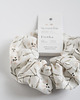 gumki do włosów Lniana gumka do włosów (scrunchie) ze wzorem w kwiaty
