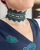 chokery Zielony szydełkowy choker z żółtymi koralikami