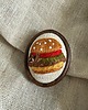 broszki Ręcznie haftowana broszka "Miś hamburger"