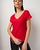 topy damskie ISLA - czerwona bluzka z dekoltem V