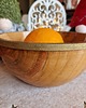 talerze, miski Drewniana miska z wiśni na owoce, średniej wielkości ze złotym brzegiem
