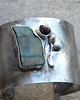 bransoletki wire wrapping Roślinki przy skale   - BRANSOLETA MANKIET - CUFF