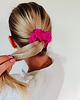 gumki do włosów Gumka jedwabna, scrunchie, frotka neon fuchsia MIDI