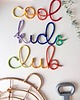 pokój dziecka - różne Tęczowy napis cool kids club do pokoju dziecka, kolorowa dekoracja ścienna