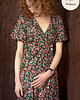 sukienki midi damskie Sukienka kopertowa zapinana na guziki Patti Green Bouquet
