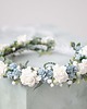 Ślubne ozdoby do włosów Błękitny wianek z gipsówki i różyczek