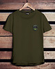 t-shirty męskie KKoszulka męska z naszywką SZWENDAM SIĘ khaki