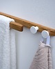 wieszaki Minimalistyczny drewniany wieszak ścienny na ręczniki