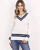 swetry damskie  Sweter z ozdobnym dekoltem w serek - SWE304 ecru/granat/niebieski MKM