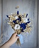 dodatki ślubne Mały zimowy bukiet ślubny - granatowe róże, kwiaty bawełny i gipsówka