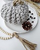 dodatki - różne Mała dynia  z  dekoracyjną zawieszką z drewnianych koralików " Boho Pumpkin"