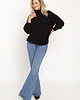 swetry damskie  Obszerny sweter z golfem - SWE246 czarny