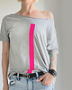 t-shirt damskie Różowa kreska na średnioszarym oversize