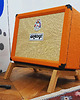 meble - inne Amp Stand - Drewniany stojak na wzmacniacz gitarowy