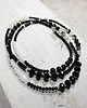 korale Czarno-biały długi sznur korali kors2