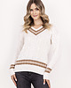 swetry damskie  Sweter z ozdobnym dekoltem w serek - SWE304 ecru/mocca/beż MKM