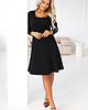 sukienki midi damskie 574-3 IVANA wygodna trapezowa sukienka z długim rękawkiem - czarna