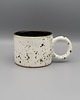 kubki Ceramiczny kubek z okrągłym uszkiem
