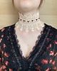 chokery Ecru koronkowy choker z naturalnymi kamieniami granatu