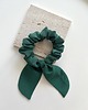 gumki do włosów Zielona scrunchie Suzi z odwiązywanymi uszkami