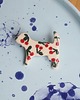 broszki Broszka ceramiczna pies malowany w wisienki