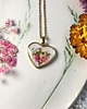 złote naszyjniki Przepiękny naszyjnik serce z bukietem kwiatów - idealny prezent