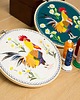 Ozdoby na ścianę Kogut w stokrotkach -  tło ecru, haft w tamborku 20 cm
