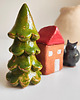figurki i rzeźby Ceramiczny zestaw figurek, domek, choinka, kot