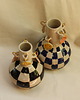wazony Wazon w kratkę z zawieszkami. Ceramiczny wazon ręcznie robiony