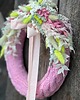 wianki Wianek naturalny, w sweterku ozdobiony suszonymi kwiatami