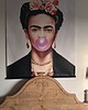 grafiki i ilustracje Duży obraz na płótnie - Frida with bubble gum