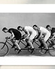 fotografia Fotografia z passepartout: Mężczyźni na rowerze