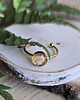 pierścionek z żywicy Pierścionek z muszelką złoty