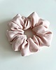 gumki do włosów Jedwabna Scrunchie Pale Pink Silk w kolorze bladego różu