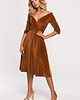 sukienki midi damskie Welurowa sukienka z dekoltem-koniakowa(M-645)
