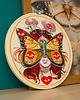 Ozdoby na ścianę Madame Butterfly ecru, haft w tamborku 20 cm