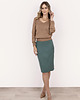swetry damskie  Dzianinowy sweter z dekoltem w serek - SWE345 mocca MKM