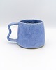 kubki Ceramiczny kubek z falistym uszkiem