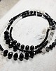 korale Czarno-biały długi sznur korali kors2
