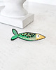 broszki Broszka RYBKA 39 śledzik ręcznie haftowana przypinka morska